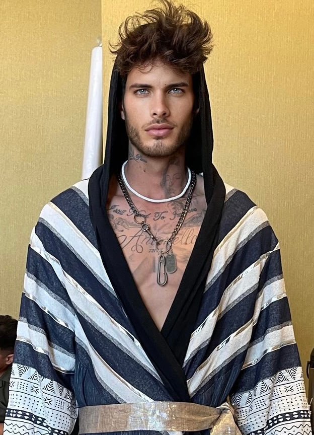 DANIEL RO