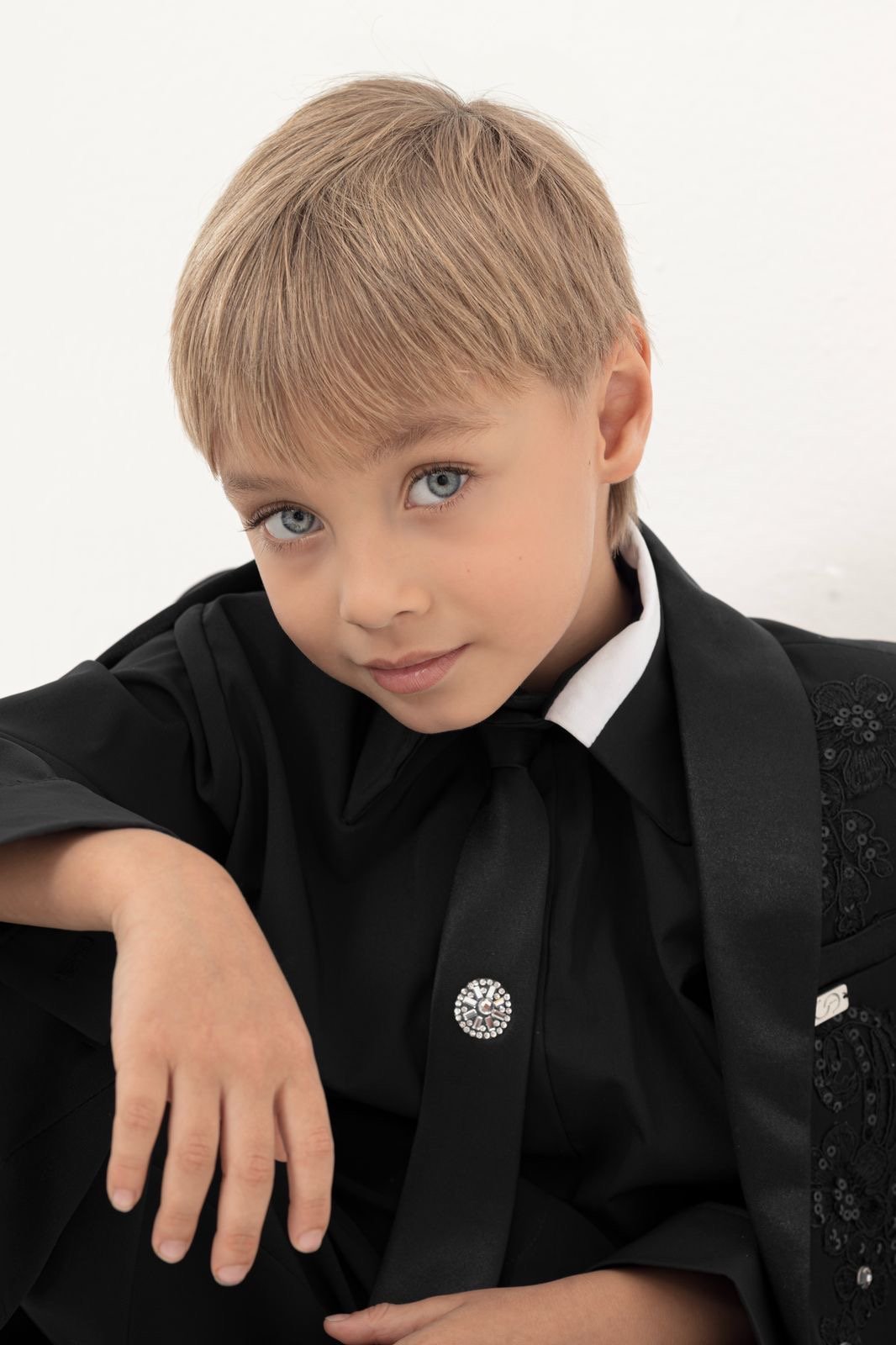 MAXIMILIANO
